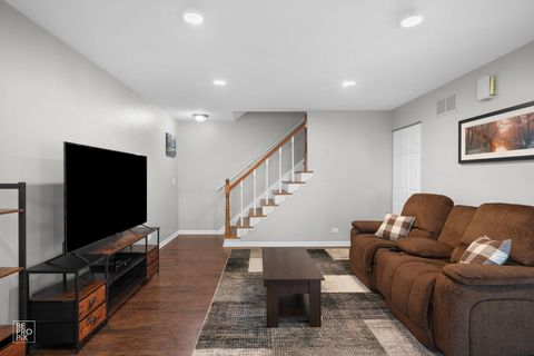 Tiny photo for 322 Fairchild Court #B, Bloomingdale, IL 60108 (MLS # 12671319)