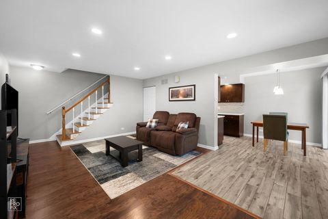 Tiny photo for 322 Fairchild Court #B, Bloomingdale, IL 60108 (MLS # 12671319)