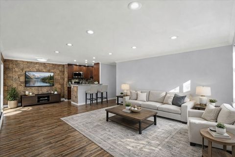 Tiny photo for Arlington Heights, IL 60005 (MLS # 12504597)