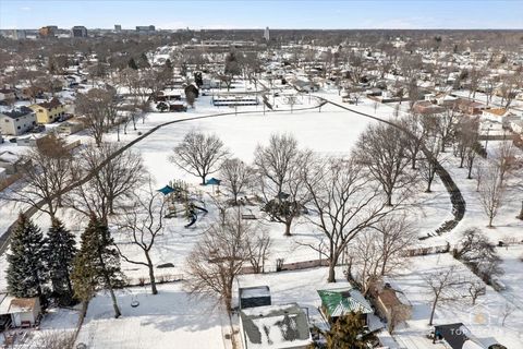 Tiny photo for Arlington Heights, IL 60005 (MLS # 12504597)