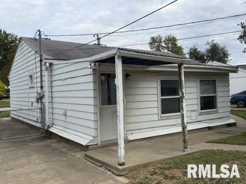 Tiny photo for 1726 W Granview Drive, Quincy, IL 62301 (MLS # QC4268780)