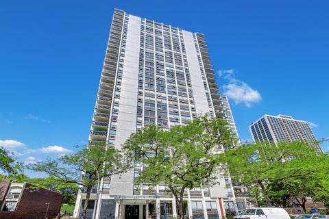 Photo of 1455 N Sandburg Terrace #2306B, Chicago, IL 60610 (MLS # 12753898)
