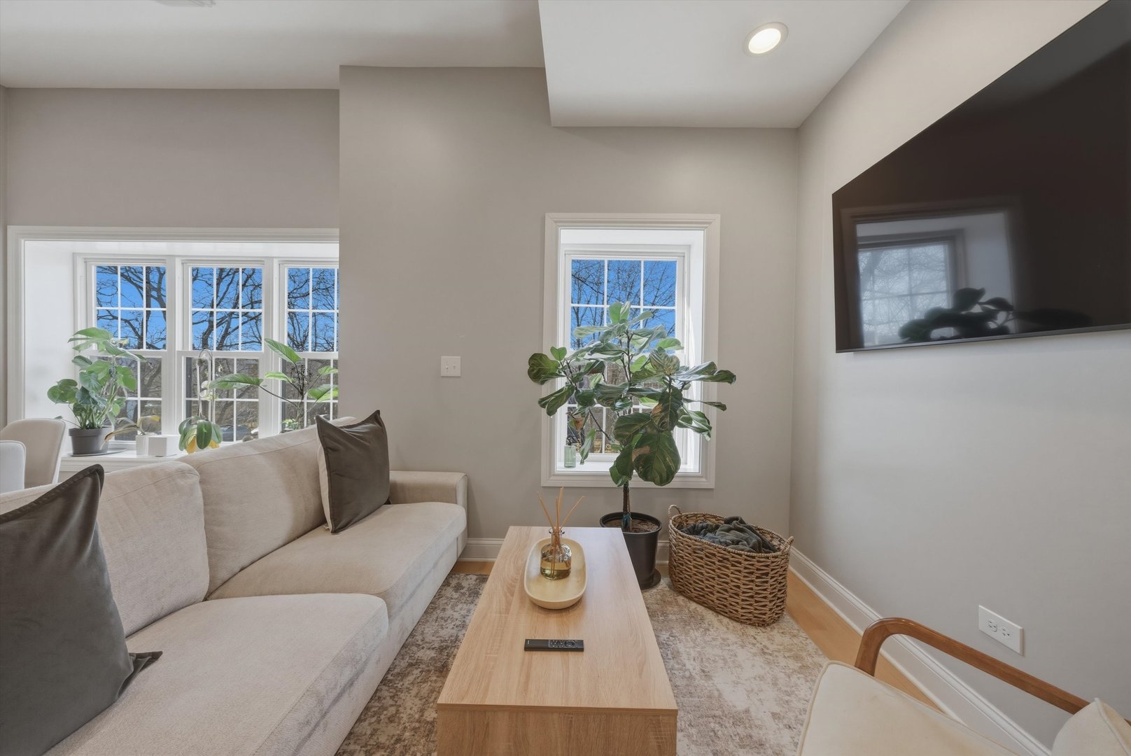 1239 N Rockwell Street