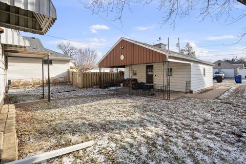 Tiny photo for 5108 6TH Avenue, Moline, IL 61265 (MLS # 100000265)
