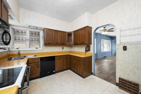 Tiny photo for 5108 6TH Avenue, Moline, IL 61265 (MLS # 100000265)