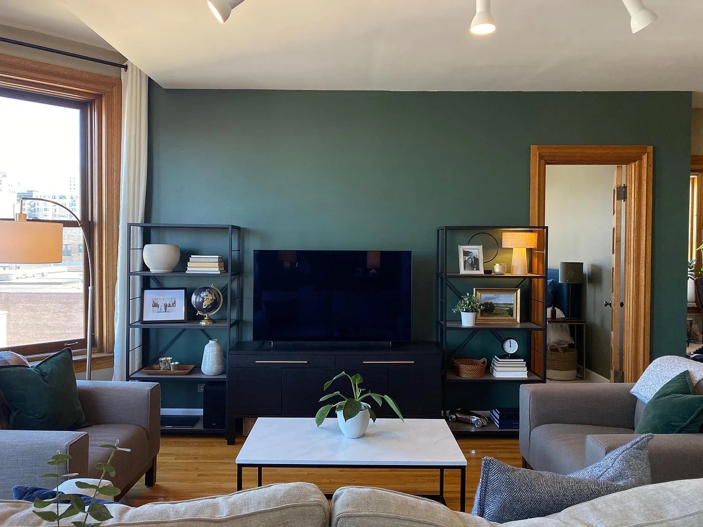 550 W SURF Street 513