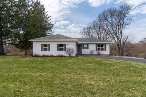 Photo of 5002 Fairhaven Road, Davenport, IA 52807 (MLS # 12599060)