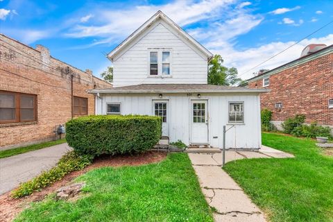 Photo of 426 N Grove Avenue, Elgin, IL 60120 (MLS # 12465361)
