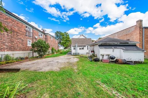 Tiny photo for 426 N Grove Avenue, Elgin, IL 60120 (MLS # 12465361)