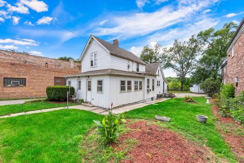 Tiny photo for 426 N Grove Avenue, Elgin, IL 60120 (MLS # 12465361)