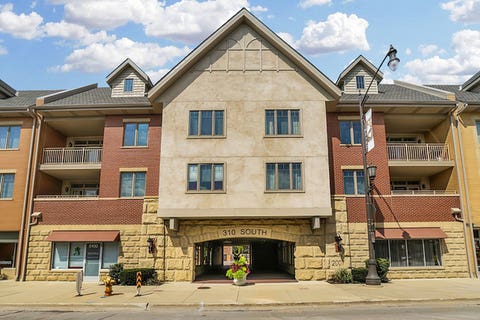 Photo of 310 S MAIN Street #209, Lombard, IL 60148 (MLS # 12560476)