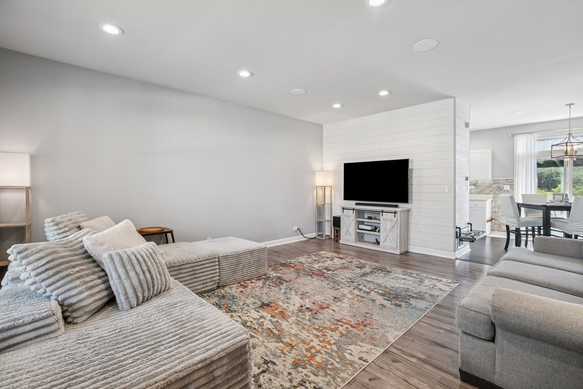 879 Sioux Drive