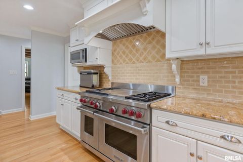 Tiny photo for 1 OAK PARK Drive, Bettendorf, IA 52722 (MLS # QC4267431)