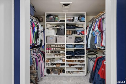 Tiny photo for 1 OAK PARK Drive, Bettendorf, IA 52722 (MLS # QC4267431)