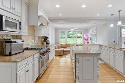 Tiny photo for 1 OAK PARK Drive, Bettendorf, IA 52722 (MLS # QC4267431)