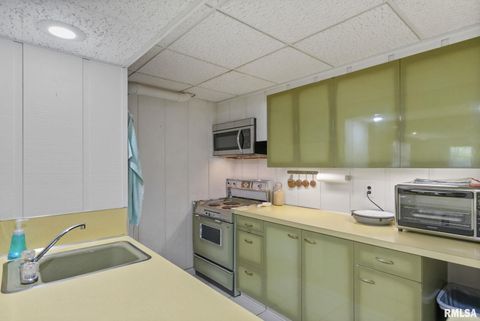 Tiny photo for 1 OAK PARK Drive, Bettendorf, IA 52722 (MLS # QC4267431)