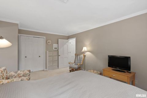 Tiny photo for 1 OAK PARK Drive, Bettendorf, IA 52722 (MLS # QC4267431)