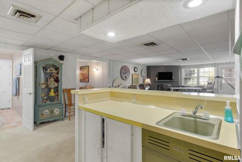 Tiny photo for 1 OAK PARK Drive, Bettendorf, IA 52722 (MLS # QC4267431)