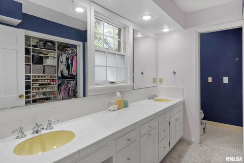 Tiny photo for 1 OAK PARK Drive, Bettendorf, IA 52722 (MLS # QC4267431)