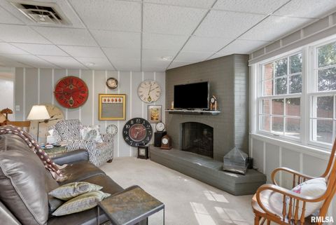 Tiny photo for 1 OAK PARK Drive, Bettendorf, IA 52722 (MLS # QC4267431)