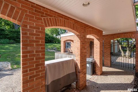 Tiny photo for 1 OAK PARK Drive, Bettendorf, IA 52722 (MLS # QC4267431)