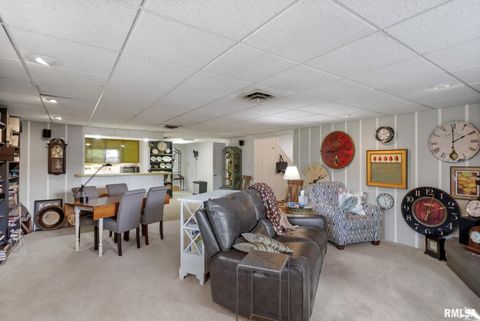 Tiny photo for 1 OAK PARK Drive, Bettendorf, IA 52722 (MLS # QC4267431)