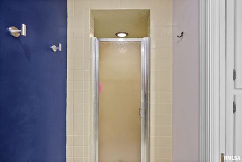 Tiny photo for 1 OAK PARK Drive, Bettendorf, IA 52722 (MLS # QC4267431)