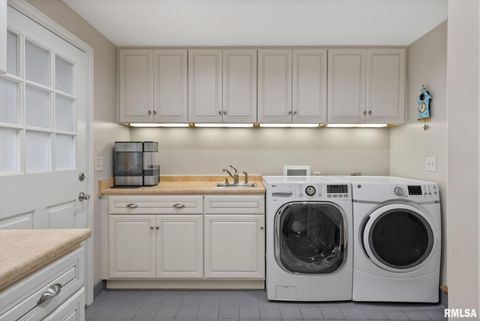 Tiny photo for 1 OAK PARK Drive, Bettendorf, IA 52722 (MLS # QC4267431)