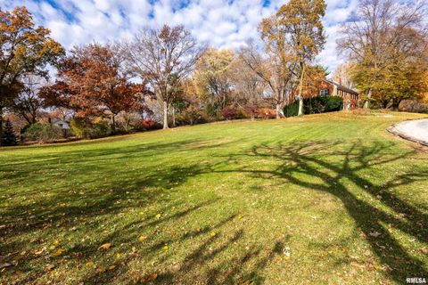 Tiny photo for 1 OAK PARK Drive, Bettendorf, IA 52722 (MLS # QC4267431)