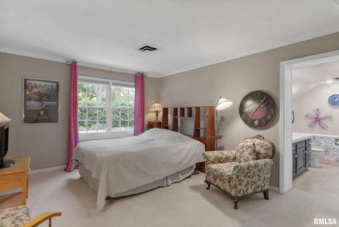 Tiny photo for 1 OAK PARK Drive, Bettendorf, IA 52722 (MLS # QC4267431)