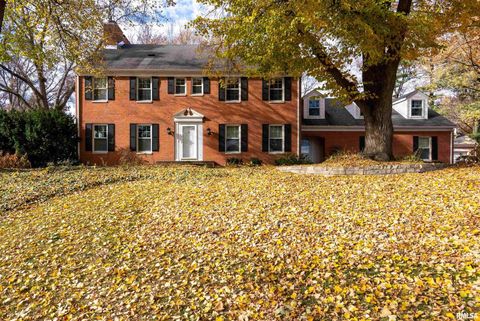 Photo of 1 OAK PARK Drive, Bettendorf, IA 52722 (MLS # QC4267431)