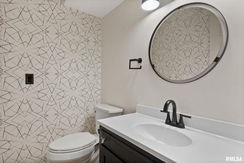 Tiny photo for 1 OAK PARK Drive, Bettendorf, IA 52722 (MLS # QC4267431)