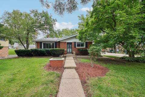 Photo of 213 Edgemont Street, Mundelein, IL 60060 (MLS # 12768565)