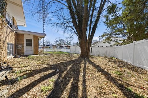 Tiny photo for 616 Seneca Drive, Aurora, IL 60506 (MLS # 12633164)