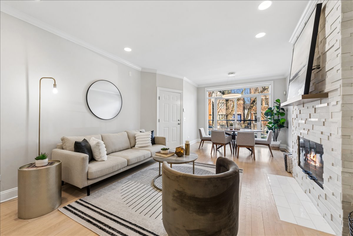 2838 N Damen Avenue 1