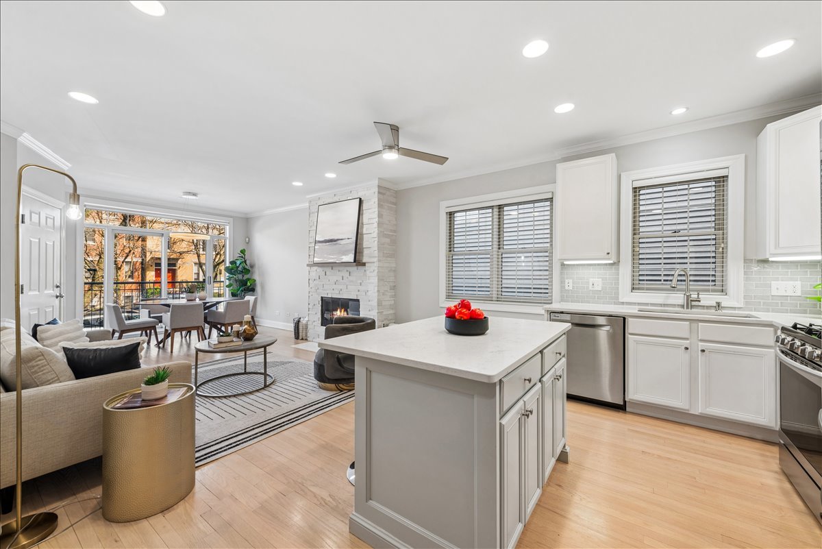 2838 N Damen Avenue 1