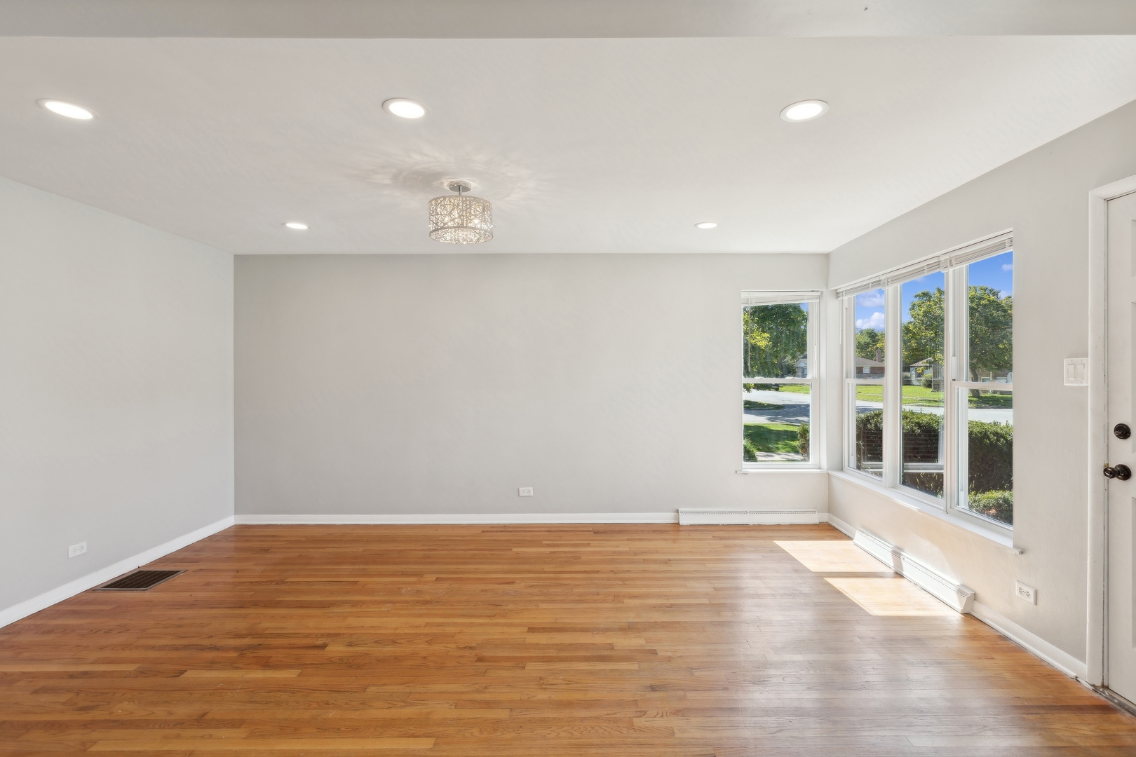 14455 Des Plaines Street