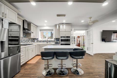 Tiny photo for 907 E Central Road, Mount Prospect, IL 60056 (MLS # 12714361)