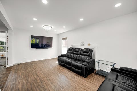 Tiny photo for 907 E Central Road, Mount Prospect, IL 60056 (MLS # 12714361)