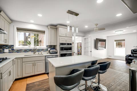 Tiny photo for 907 E Central Road, Mount Prospect, IL 60056 (MLS # 12714361)