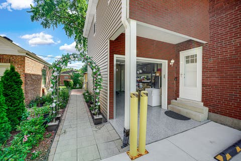 Tiny photo for 907 E Central Road, Mount Prospect, IL 60056 (MLS # 12714361)