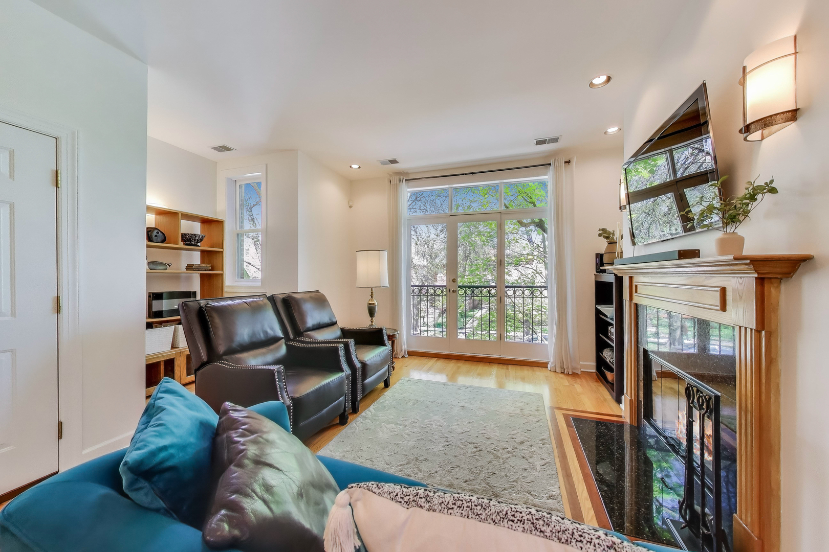 1349 W Chase Avenue 2E