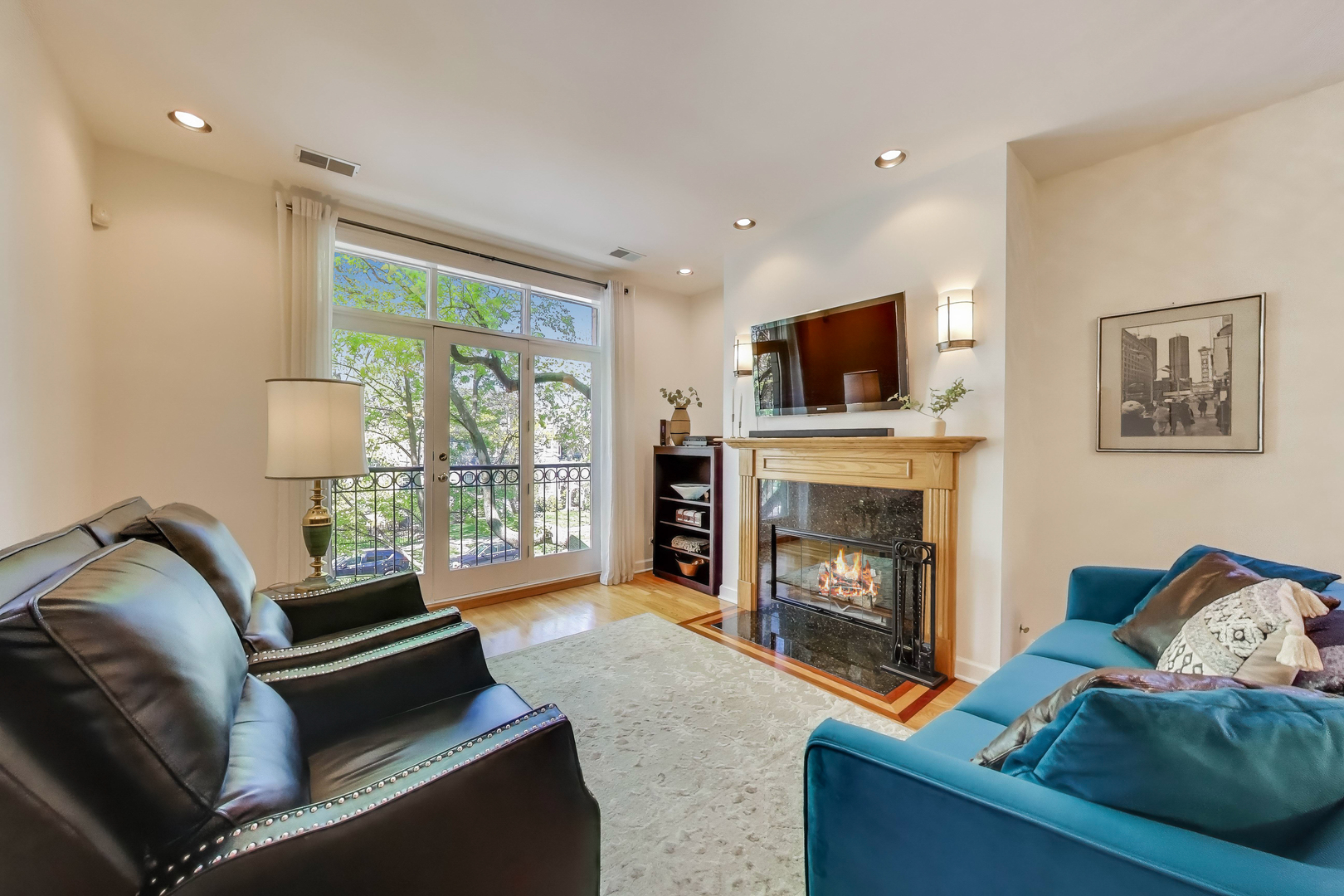1349 W Chase Avenue 2E
