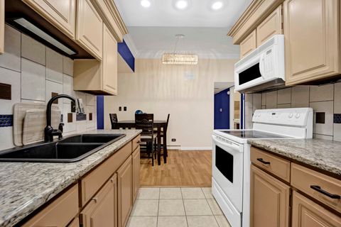 Tiny photo for 9804 S KARLOV Avenue #D, Oak Lawn, IL 60453 (MLS # 12547509)