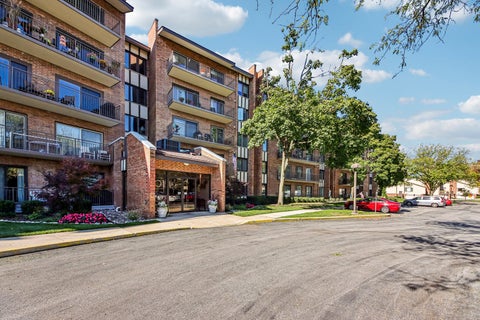 Tiny photo for 701 Lake Hinsdale Drive #201, Willowbrook, IL 60527 (MLS # 12781754)