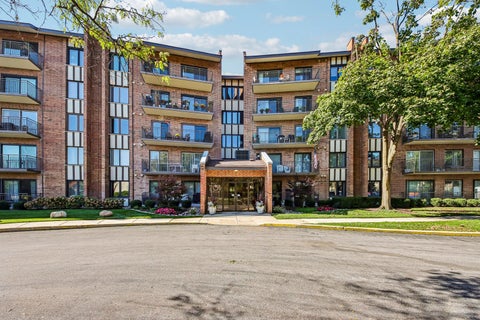 Photo of 701 Lake Hinsdale Drive #201, Willowbrook, IL 60527 (MLS # 12781754)