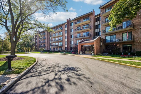 Tiny photo for 701 Lake Hinsdale Drive #201, Willowbrook, IL 60527 (MLS # 12781754)