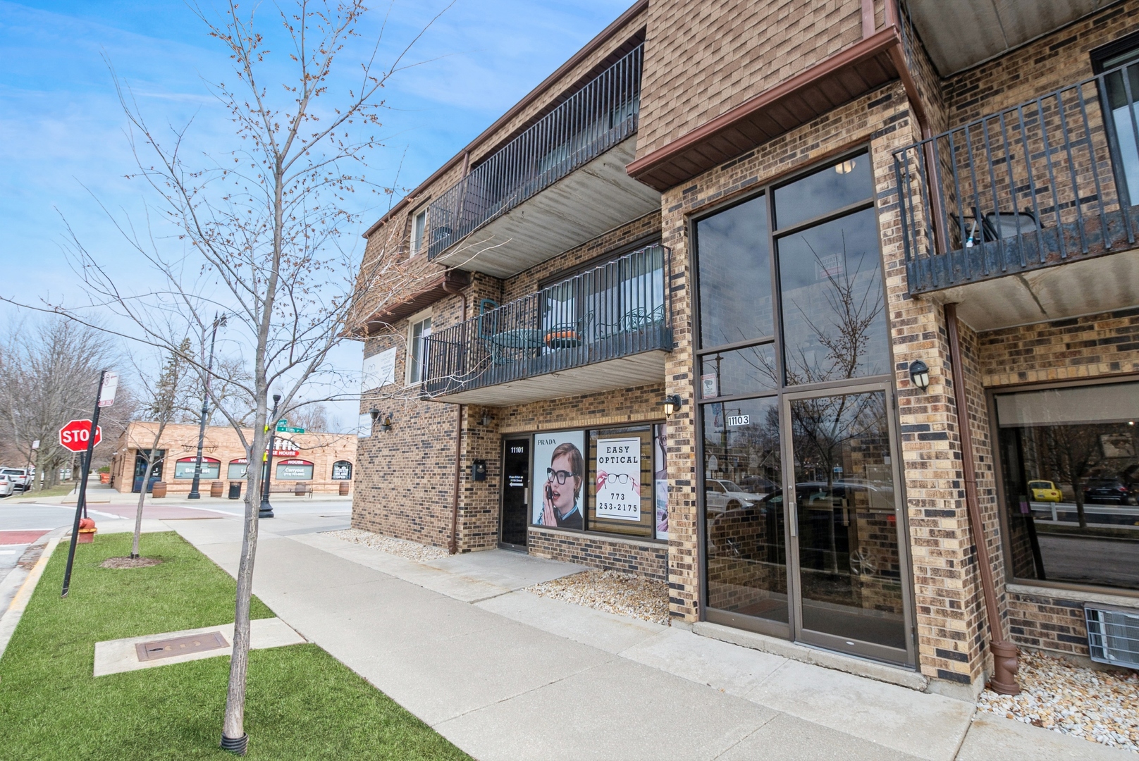 11103 S Saint Louis Avenue 303