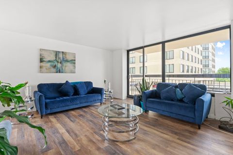 Tiny photo for 5201 S Cornell Avenue #4B, Chicago, IL 60615 (MLS # 12444568)