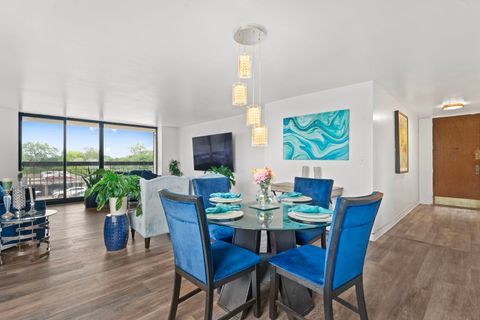 Tiny photo for 5201 S Cornell Avenue #4B, Chicago, IL 60615 (MLS # 12444568)